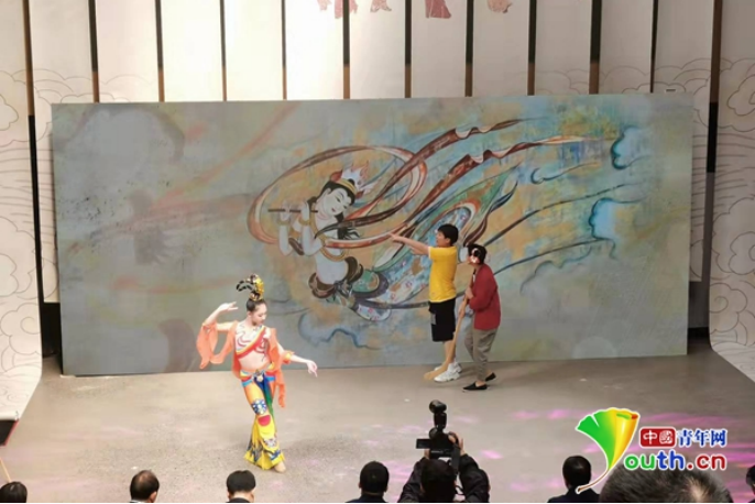 壁画上的中国故事—亚星体育—《丝路上的敦煌：儿童历史文化百科绘本》新书发布(图2)
