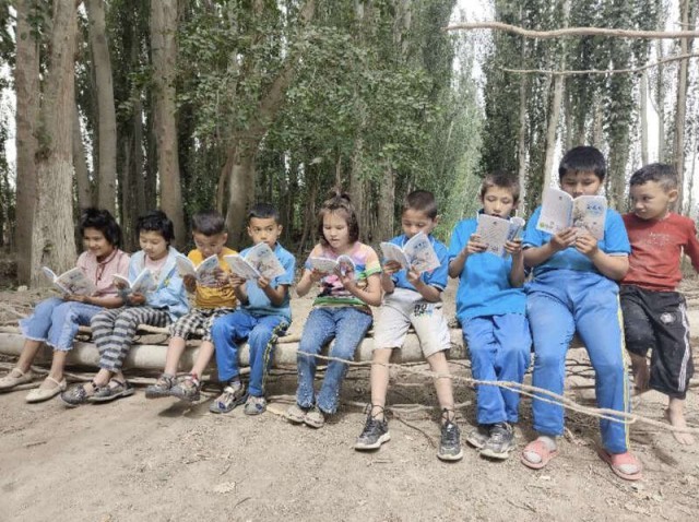 新疆莎车县儿童与作家毕然跨时空共读《孙永才》图3